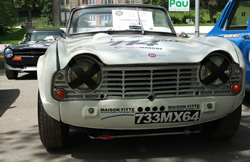 Une Triumph peut en cacher une autre... - 170.9 ko Une Triumph peut en cacher une autre... - 170.9 ko