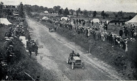 De Knyff sur Panhard et Levassor - 93.8 ko De Knyff sur Panhard et Levassor - 93.8 ko